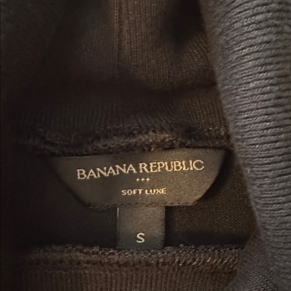 Banana Republic Black Sleeveless Turtleneck - Picture 2 of 5